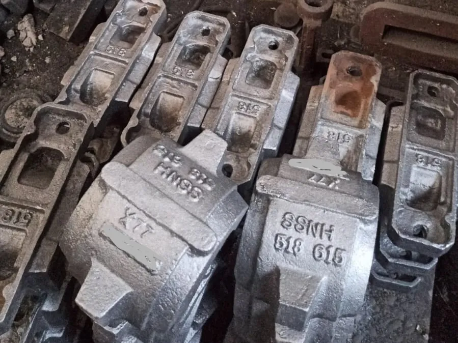 Pedestal castings for construction and mining equipment
